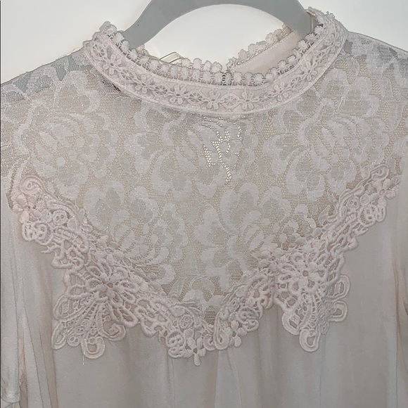 Light pink top - Picture 2 of 3